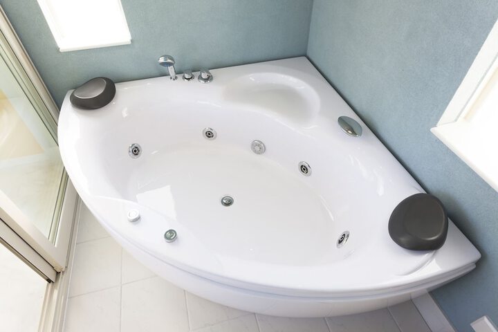Jetted tub