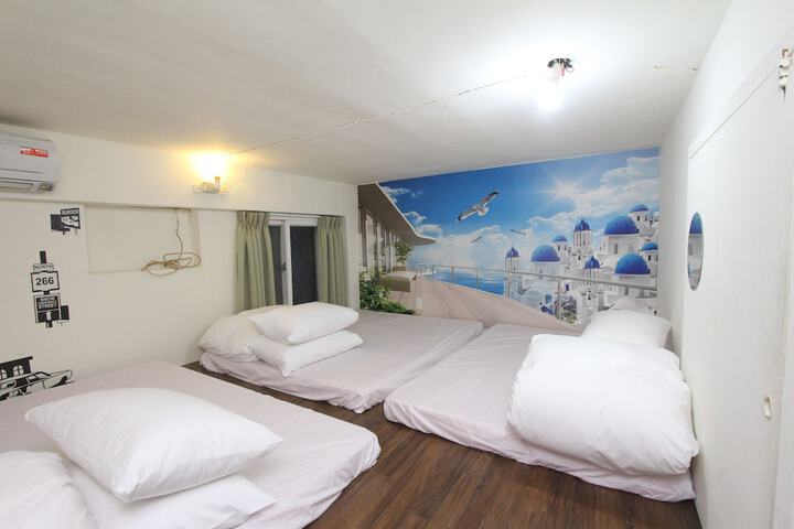 Room 29 of 246