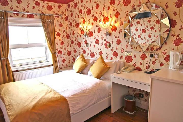 Room 4 of 71