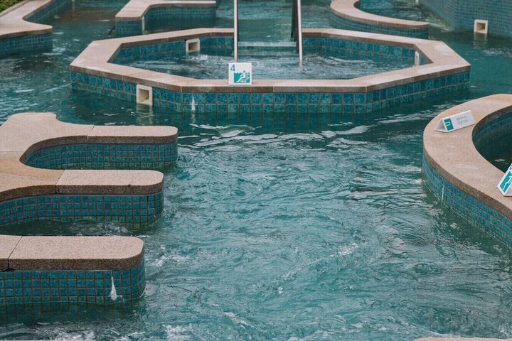 Pools & Facilities
