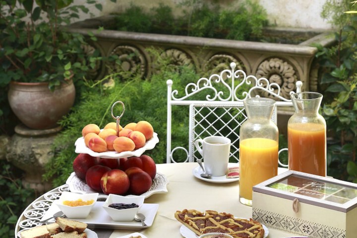 Breakfast/Coffee Service 95 of 137