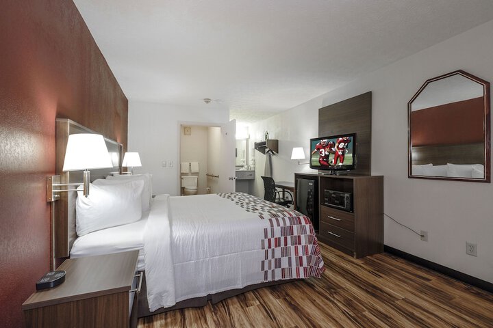 Superior King Bed (5 of 8)
