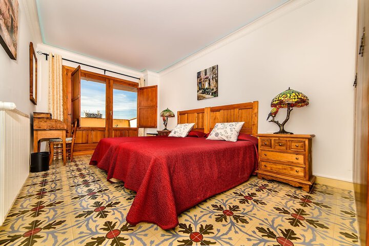 Room 17 of 28