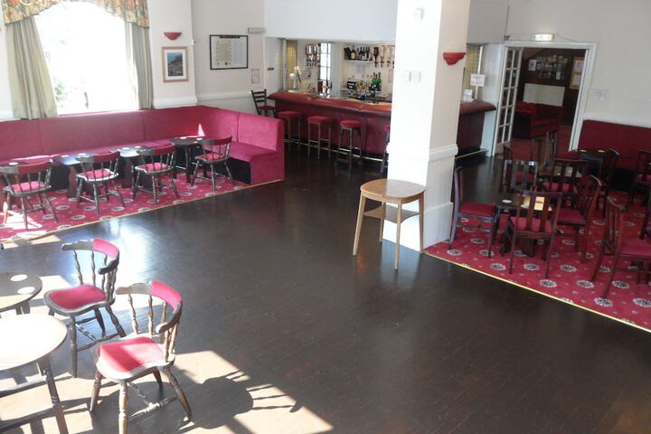 Lounge 49 of 61