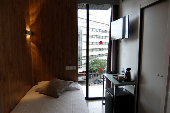 Room 5 of 18