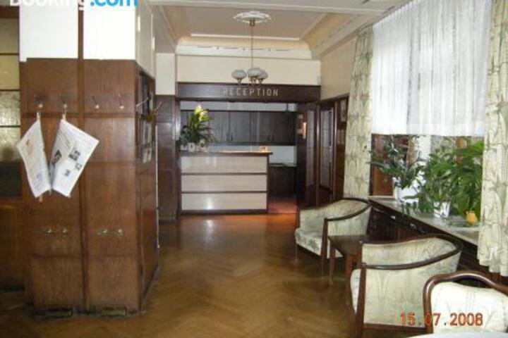 HOTEL MERKUR
