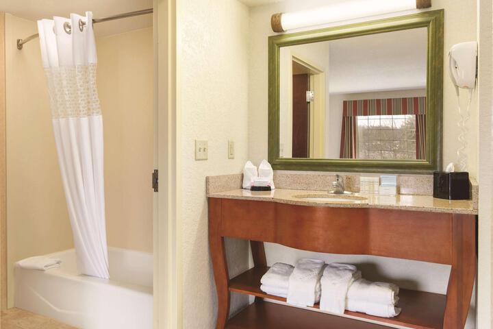 2 Queen Beds (14 of 14)