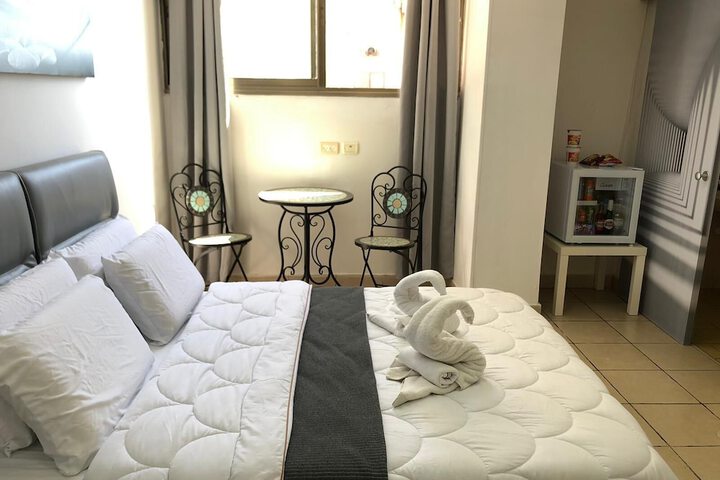 Room 17 of 140