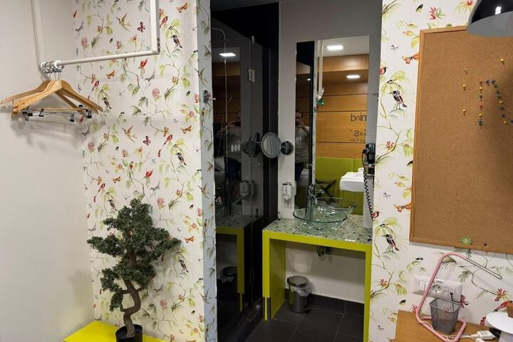 Room 20 of 25