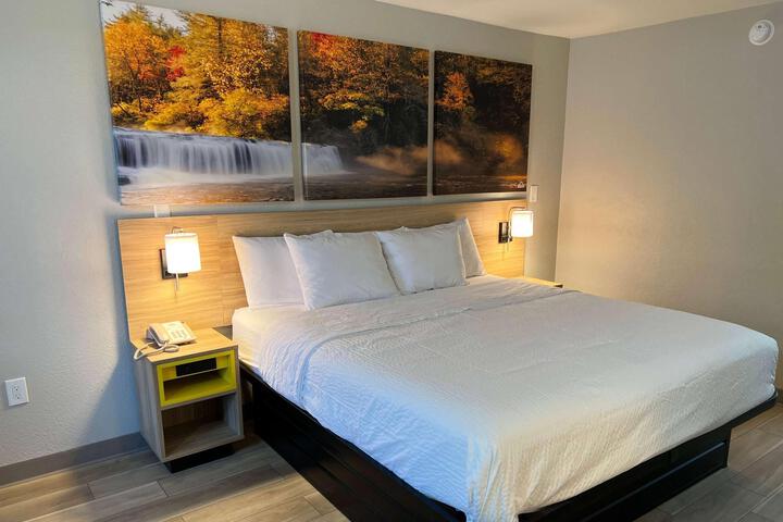 1 King Bed (7 of 12)