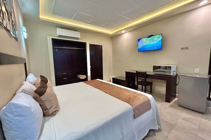 Room 12 of 80