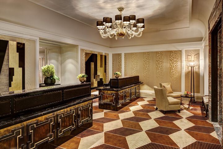 Lobby lounge