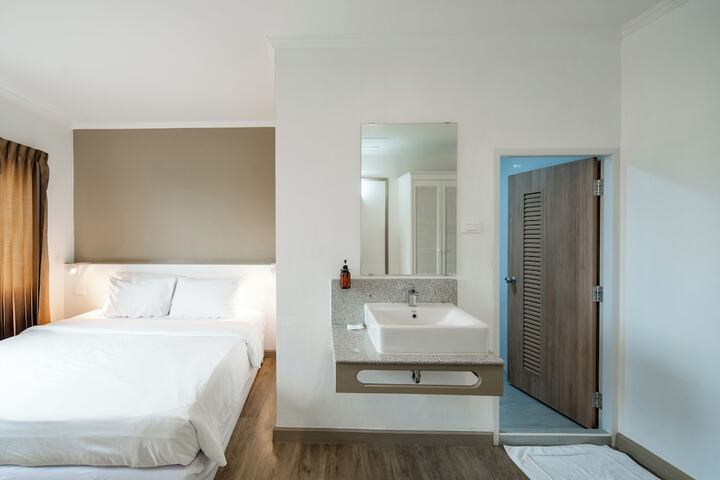 Room 15 of 41