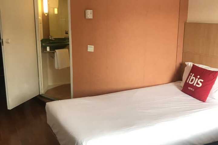 Room 10 of 38