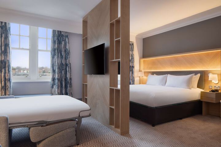 Room 42 of 103