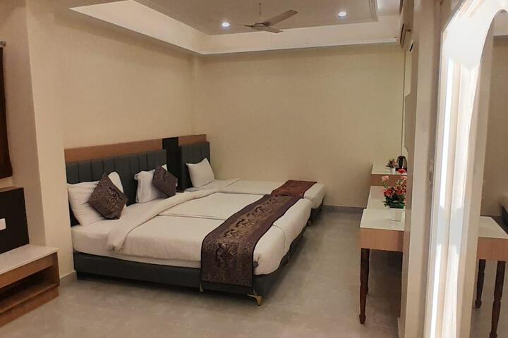 Room 7 of 61