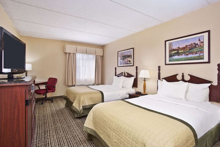 2 Double Beds (1 of 6)