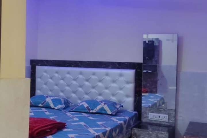 Room 8 of 18