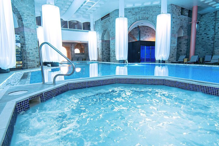 Hotel Pool