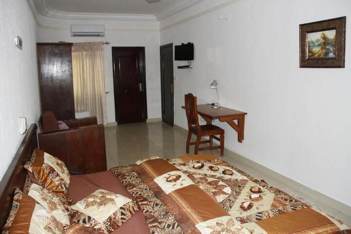 Room 14 of 156