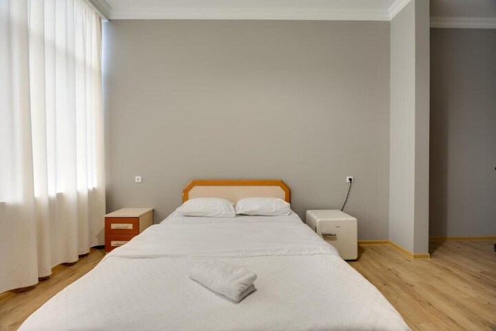 Room 4 of 24