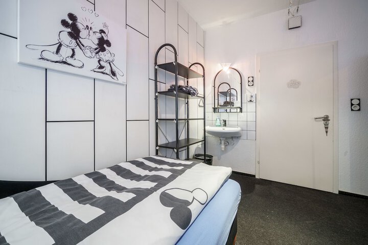 Room 16 of 41