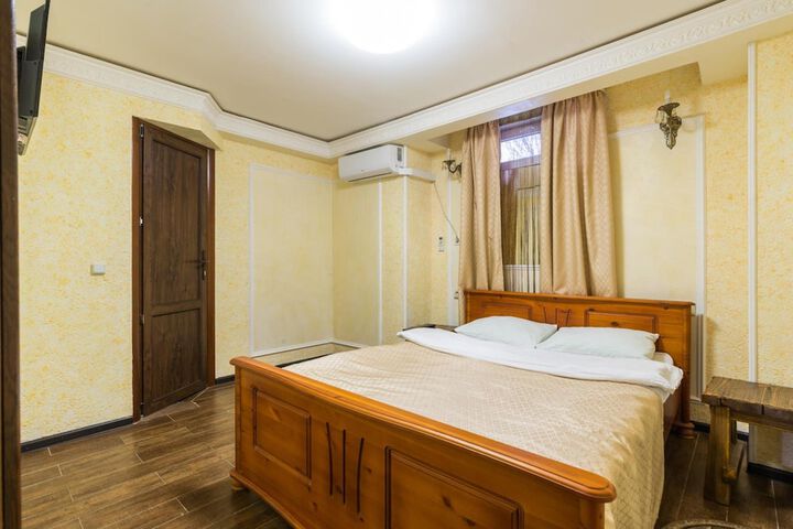 Room 28 of 68