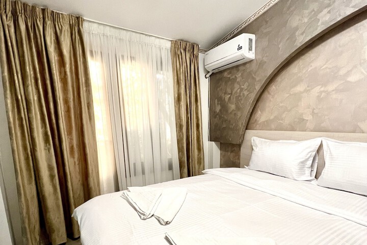 Room 3 of 9