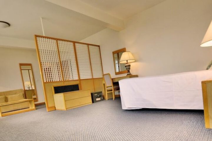Room 2 of 11