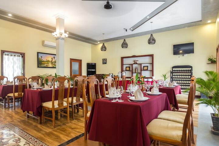 Dining 60 of 79