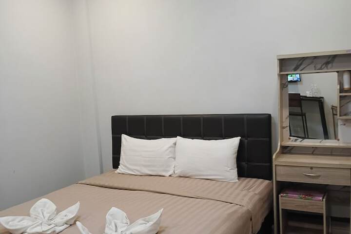 Room 9 of 15