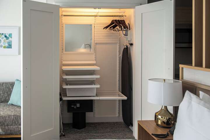 Room 7 of 32