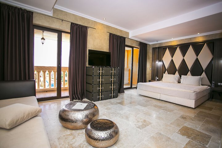 Room 10 of 116
