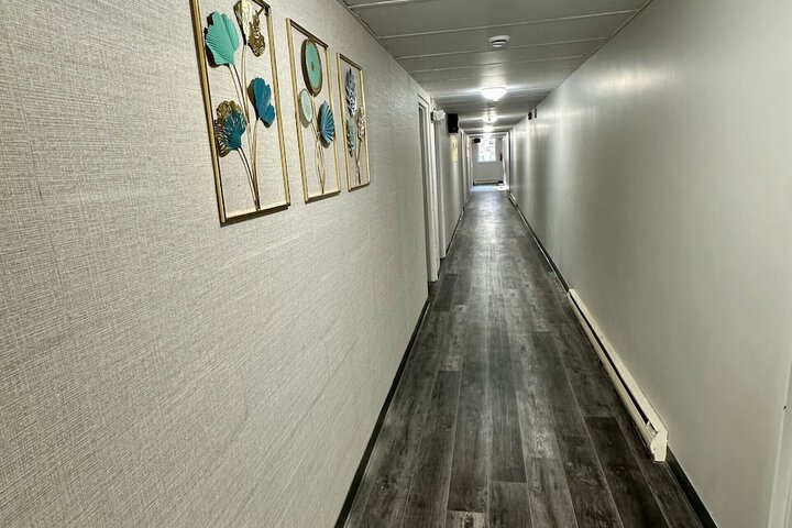 Ballroom/Hall 24 of 28