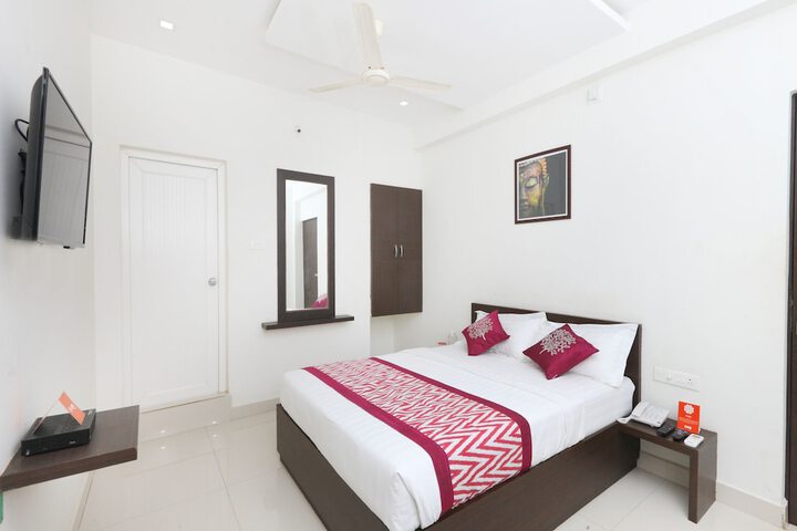 Room 13 of 20