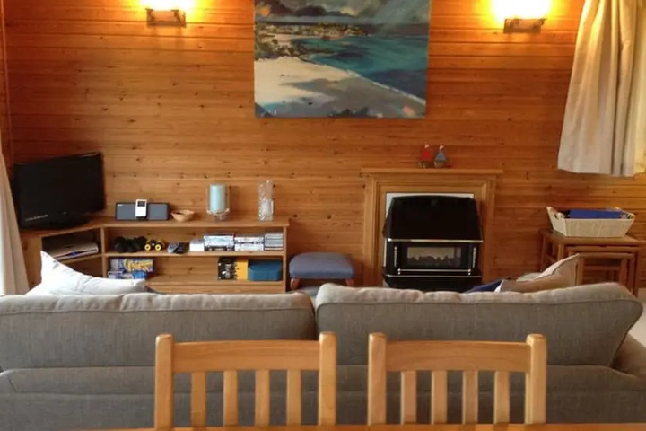 Room 5 of 12