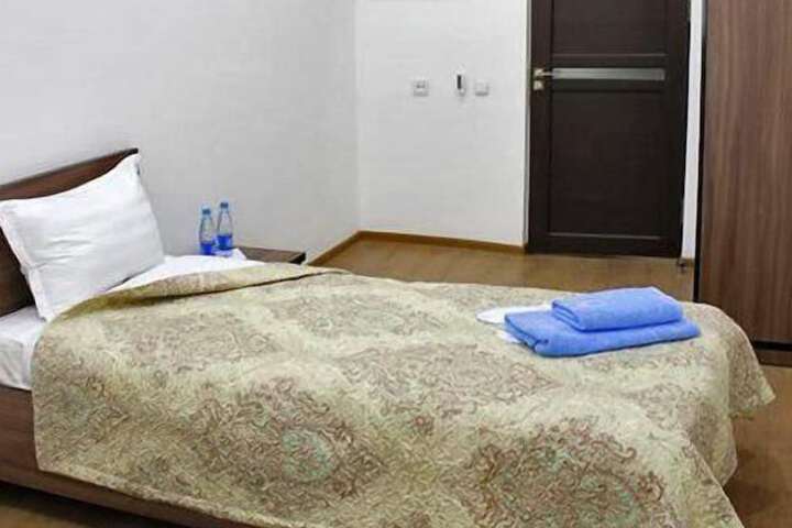 Room 3 of 23