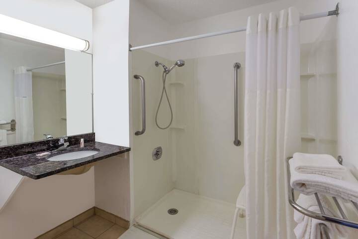 1 Queen Bed Mobility Accessible (2 of 15)