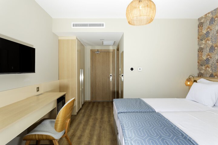 Room 5 of 73