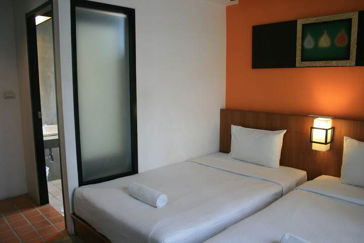 Room 11 of 48