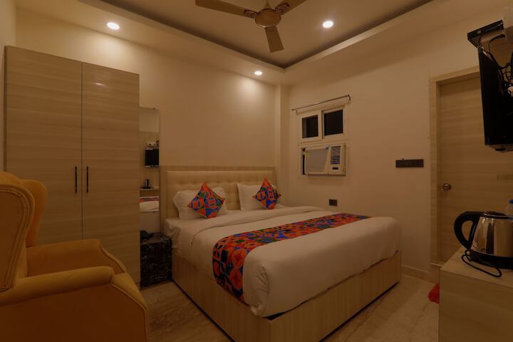 Room 13 of 38