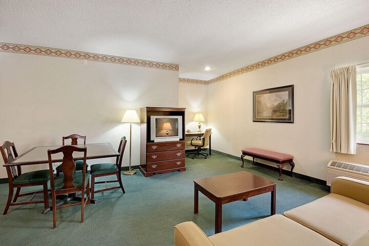 Room 10 of 28