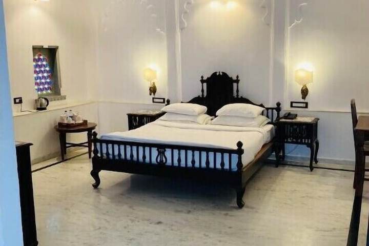 Room 16 of 34