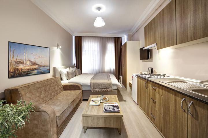 Room 4 of 37