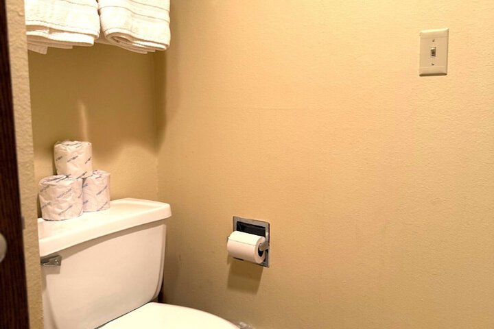 Room 142 of 202