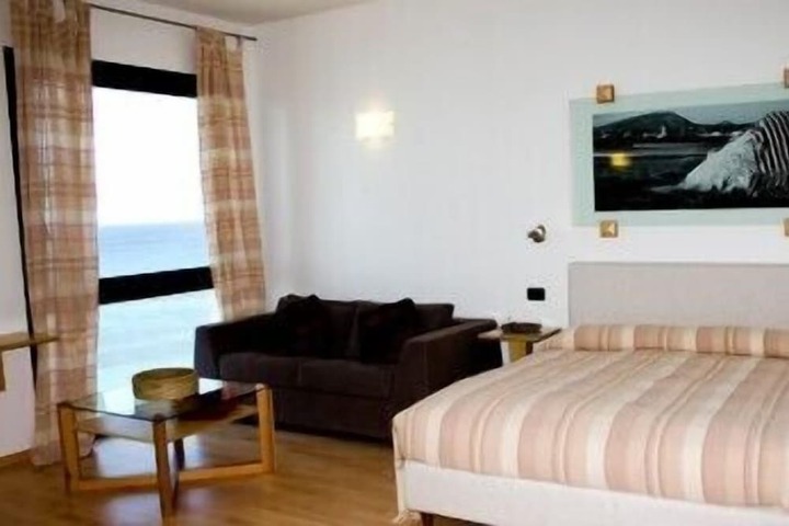 Room 8 of 24