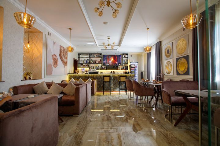 Lounge 41 of 50