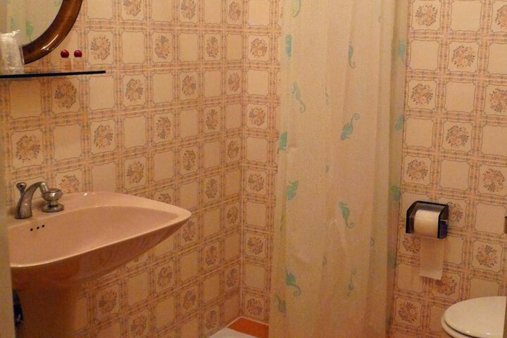 Room 8 of 20