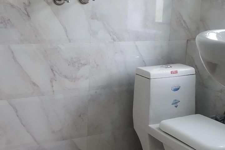 Room 7 of 16