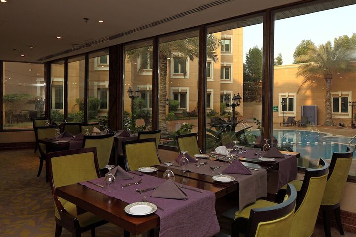 Dining 38 of 60